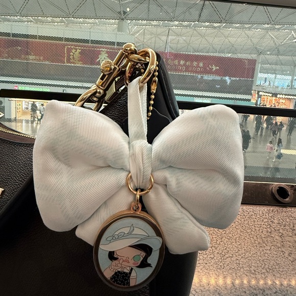 Popmart Molly Daily Look Series in Tender Sea Breeze - Picture 2 of 2